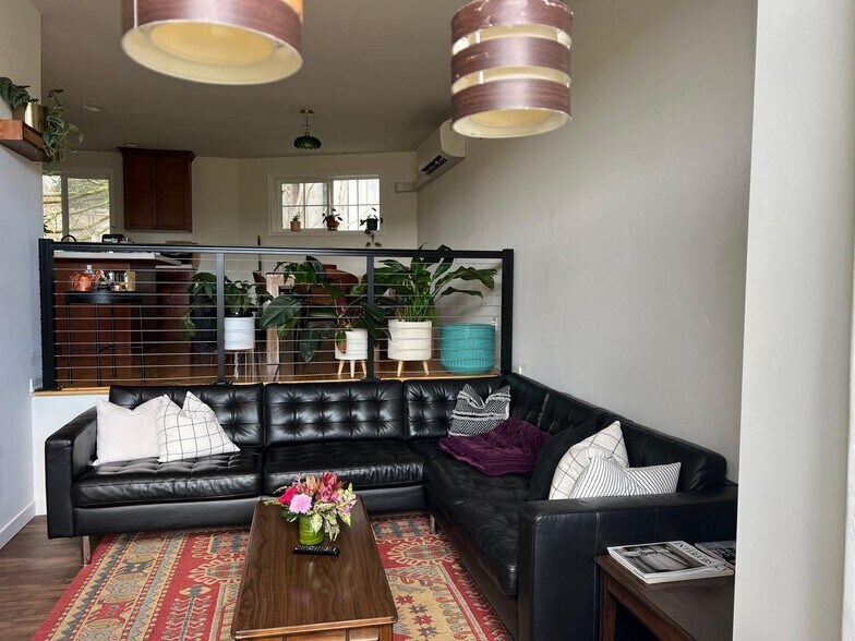 Building Photo - 1802 Franklin Ave E