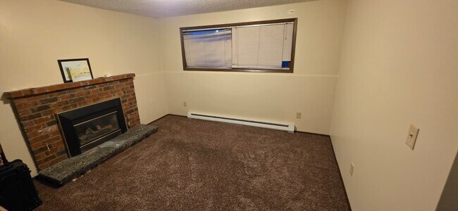 Building Photo - Garland Duplex