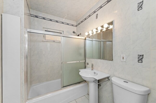 Building Photo - 14 St Marys St