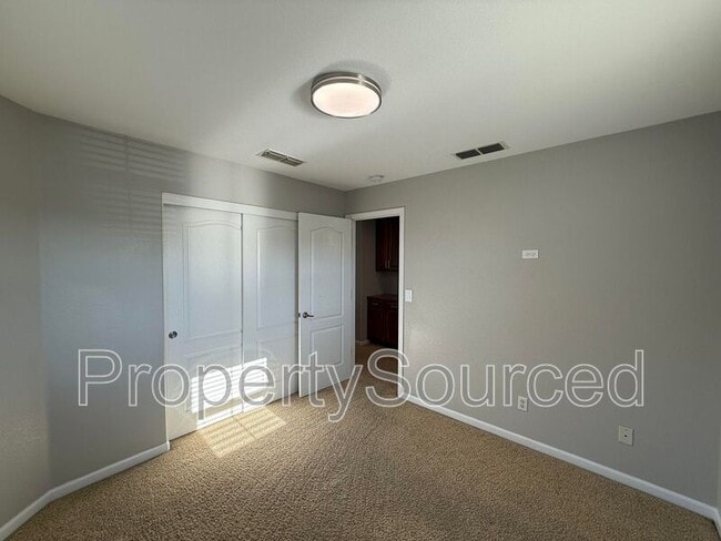 Building Photo - 16615 English Country Trail