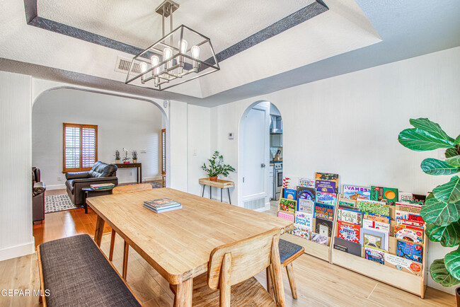 Building Photo - 6205 Brisa Del Mar Dr