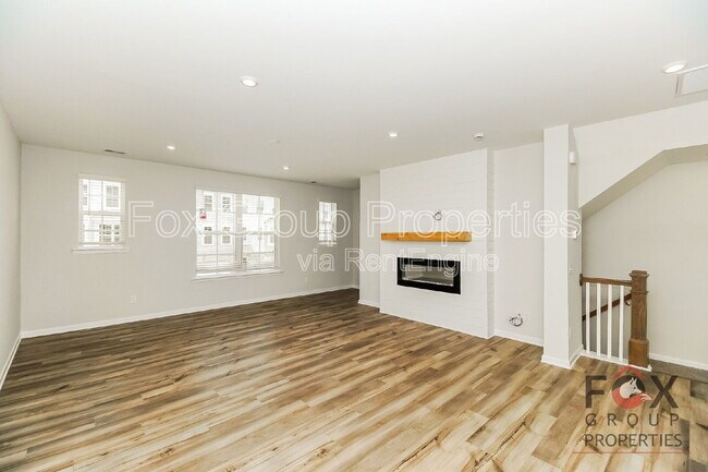 Building Photo - 7109 Brookview Ln