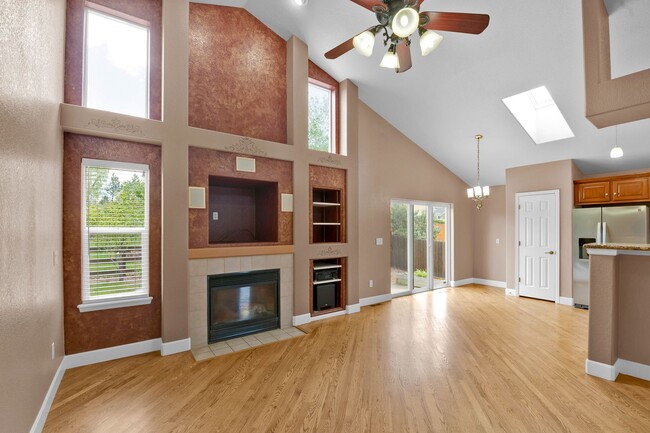 Building Photo - Beautiful home with 5 bedrooms, 3 1/2 bathrooms, 3-car garage available now!