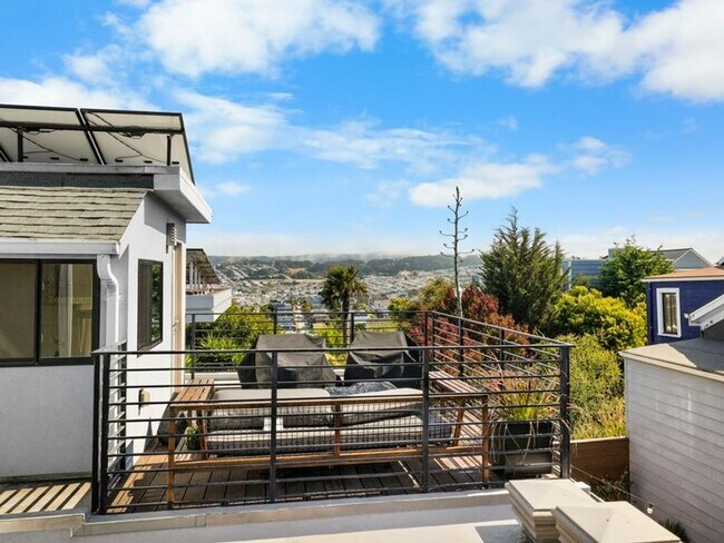 Building Photo - COMING SOON! Single Family Home in Sunny Bernal Heights - 4 br/3 ba - 2 Car Parking - Great Views...