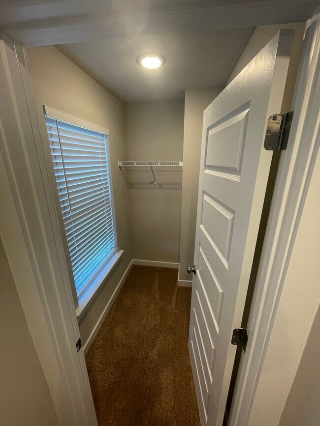 Building Photo - Home for Rent in Weaver, AL!!!  View with 48 Hours Notice!