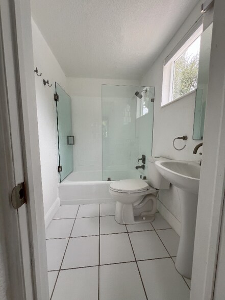 Building Photo - 6415 SW 82nd St