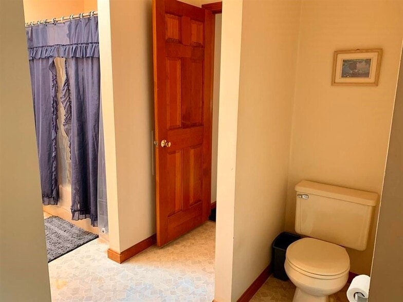 Building Photo - 61 Woodbury, 43