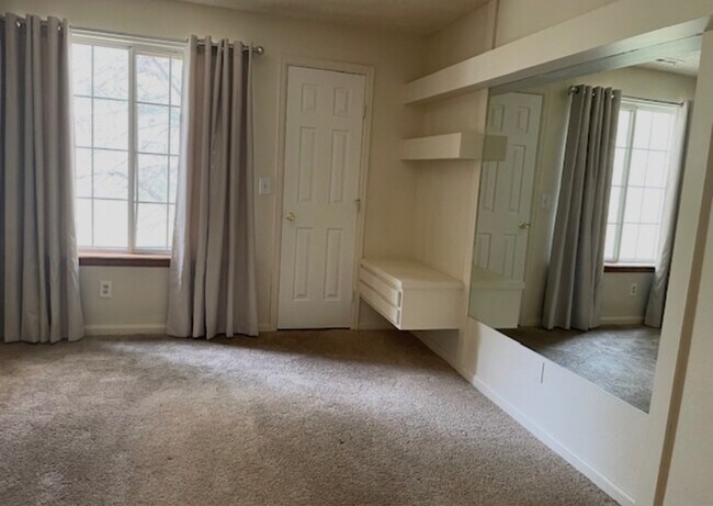 Building Photo - 6036 Gunbarrel Ave