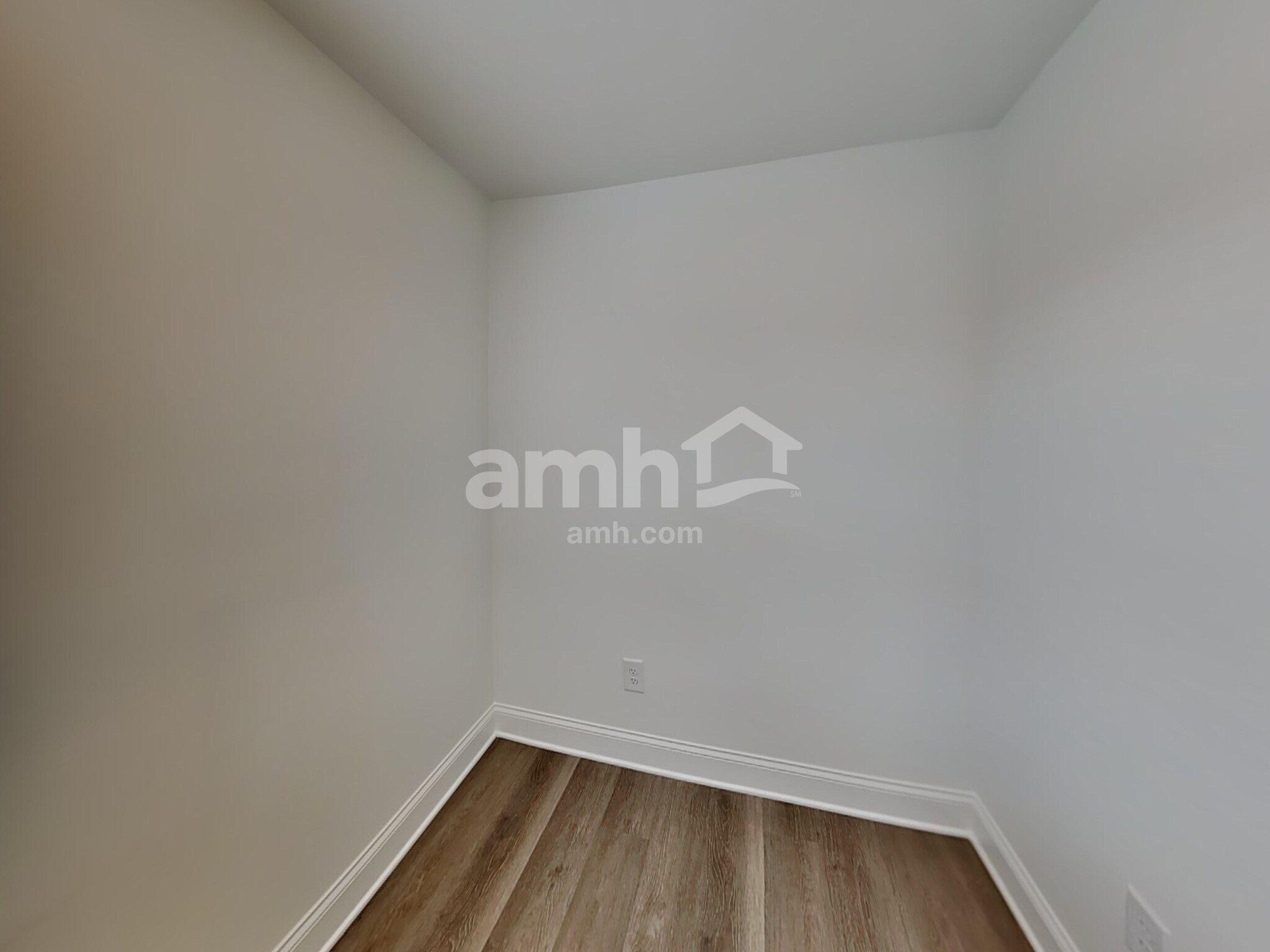 Building Photo - 56 Pointe Dr