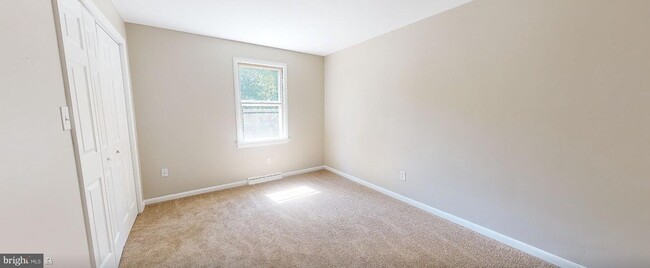 Building Photo - 10879 Clarksville Pike