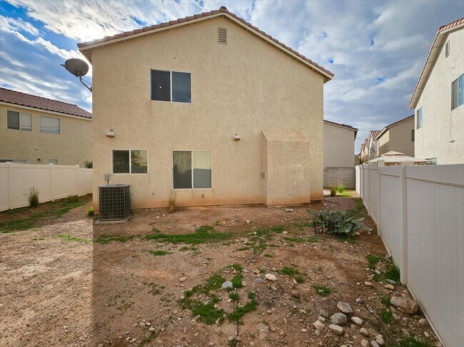 Building Photo - 7404 Celosia St