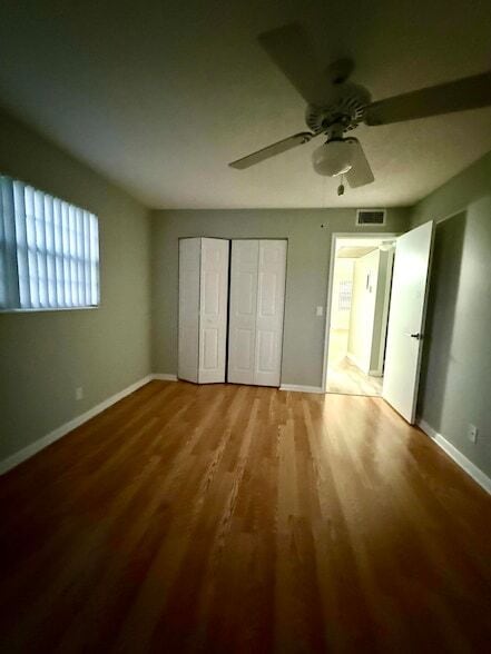 Building Photo - 68 Sussex E