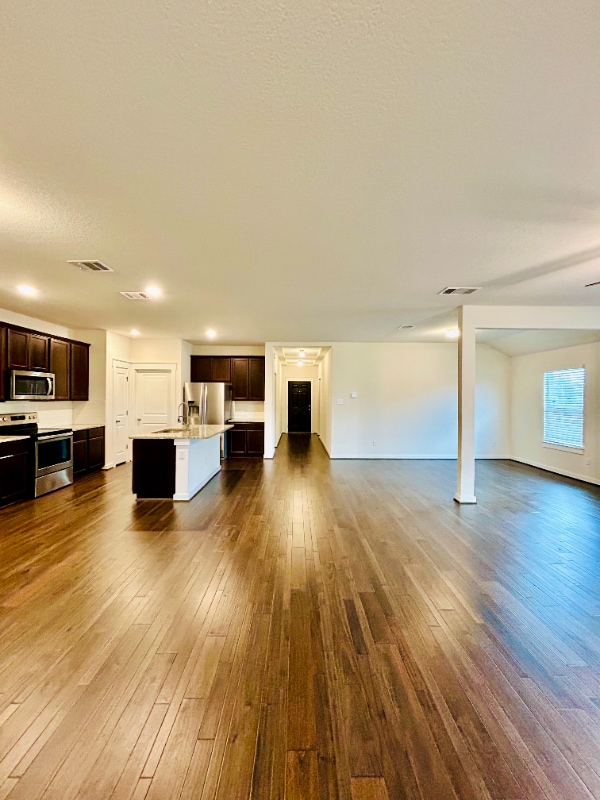 Building Photo - 741 Carol Dr