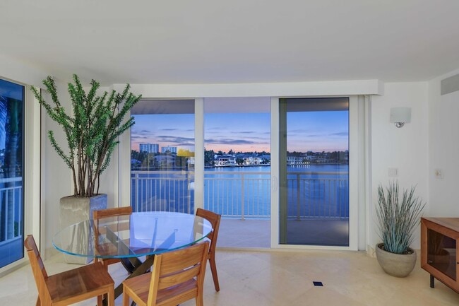 Building Photo - 511 Bayshore Dr
