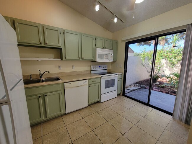 Building Photo - Cozy 2 bed/ 2 bath Villa in Beekman Lakes ...