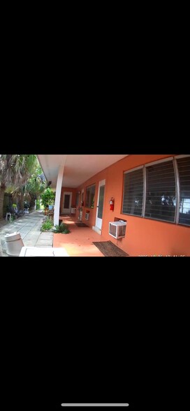 Building Photo - 728 SE 19th Ave