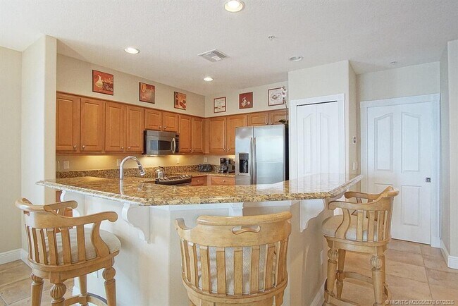 Building Photo - 3736 NE Indian River Dr
