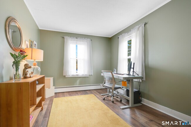 Building Photo - 393 Griswold St