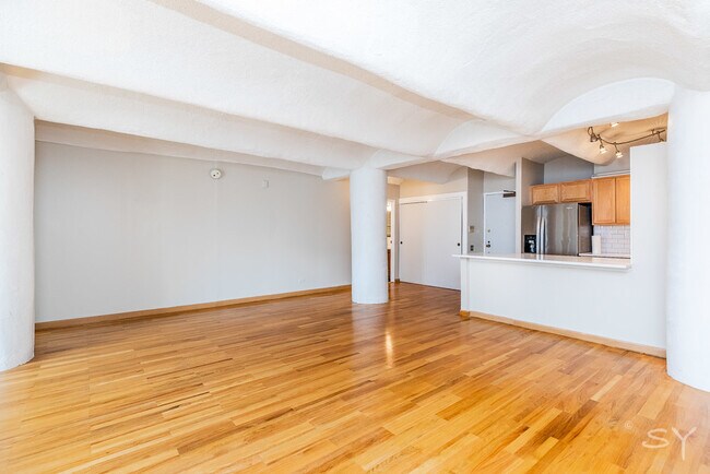 Building Photo - 345 N Canal St