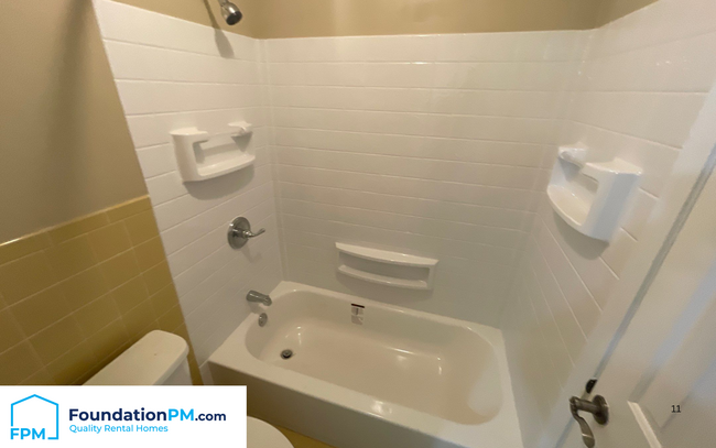 Building Photo - 3905 Clover Hill Dr