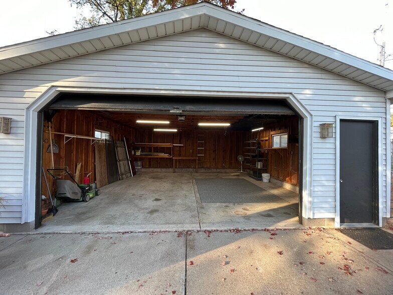 Building Photo - 1117 E Glen Ave