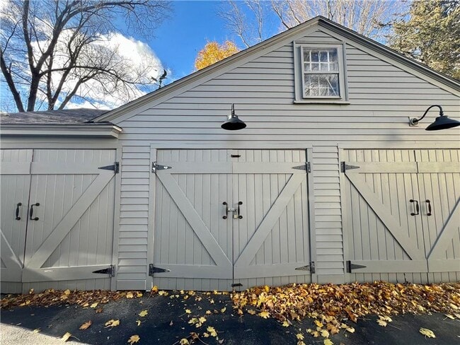 Building Photo - 4 Limerock Rd