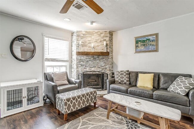 Building Photo - MOVE IN SPECIAL 3rd month FREE - Lovely 2-...