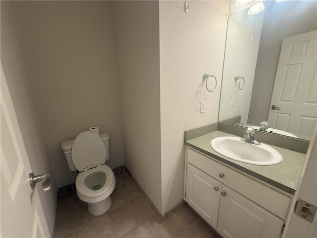 Building Photo - 141 Royal Dr