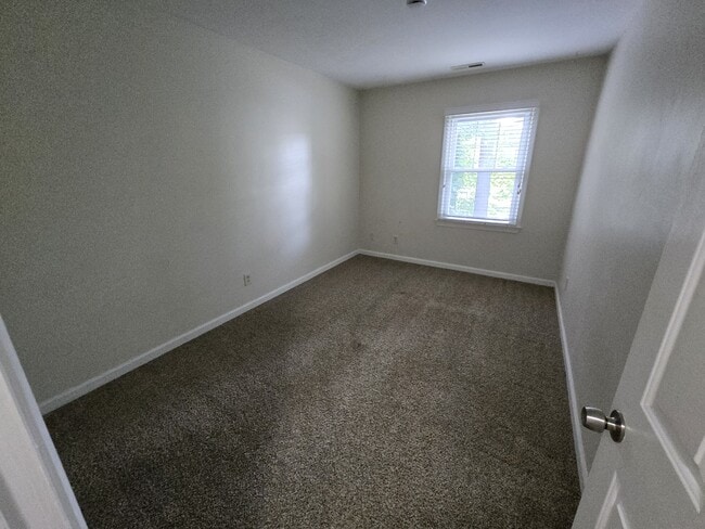 Building Photo - 166 Majestic Cir
