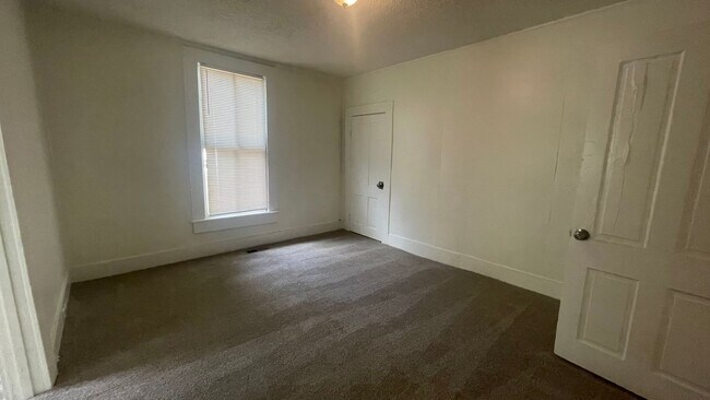Building Photo - Situated between 3 parks and walking dista...