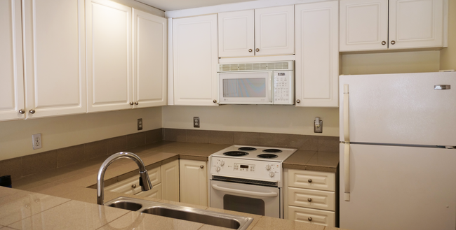 Kitchen includes full-size refridgerator, microwave and range / oven - 900 S Jackson St