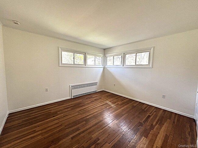 Building Photo - 8 Ridge St