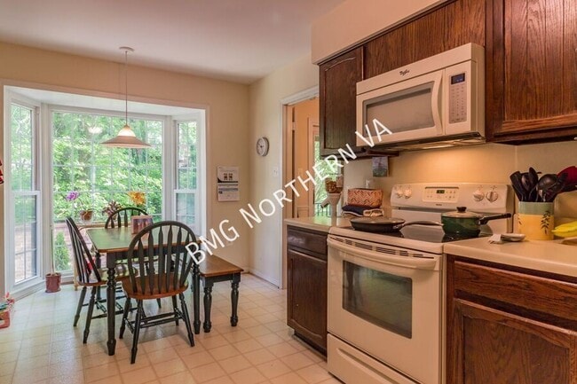 Building Photo - 3019 Seven Oaks Pl