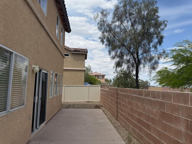 Building Photo - 5665 Rose Tiara Dr