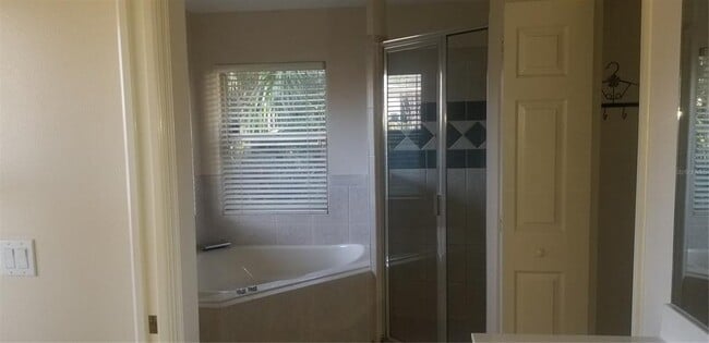 Building Photo - 388 Hinsdale Dr