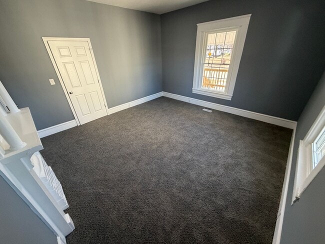 Building Photo - Amazing 7 Bedroom 2 bathroom updated home for rent in Burlington, NC