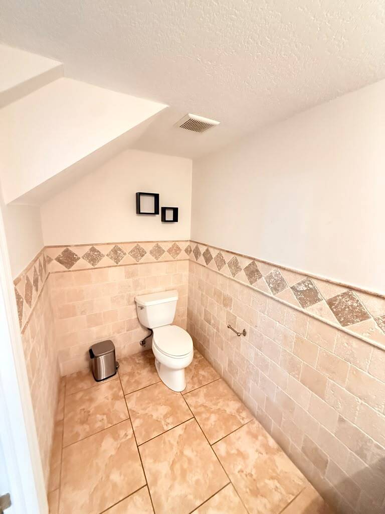 Building Photo - 9355 Fontainebleau Blvd