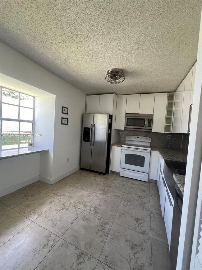Building Photo - 13742 SW 147th Cir Ln