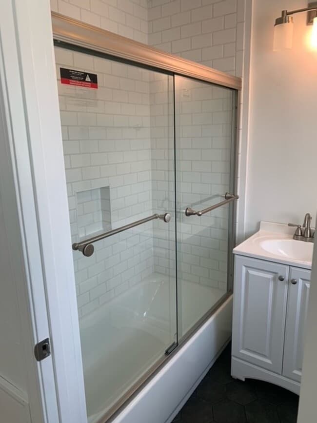 Building Photo - Beautiful 2 bedroom 2 bathroom home in the heart of Bloomfield.