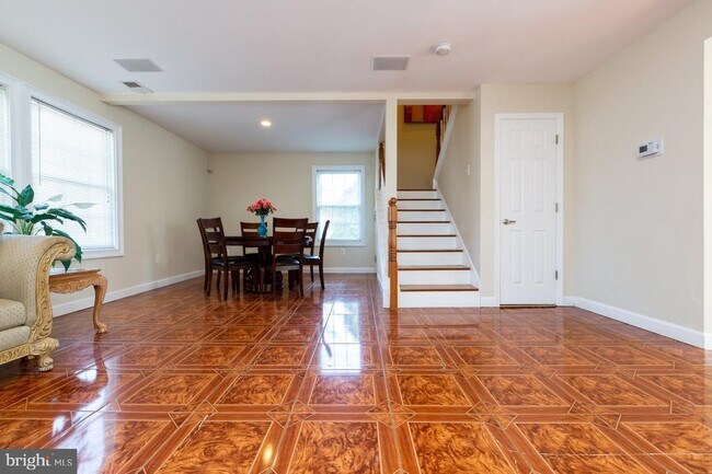 Building Photo - 303 Lincoln Ave