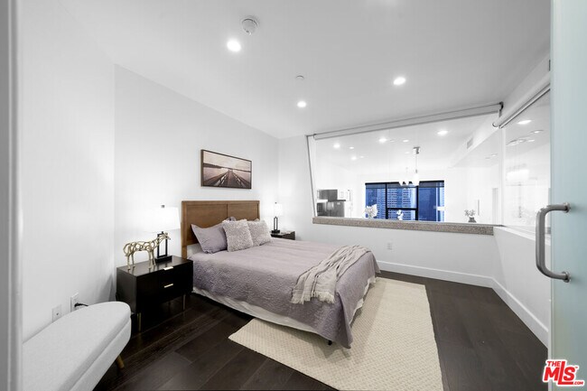 Building Photo - 1100 Wilshire Blvd