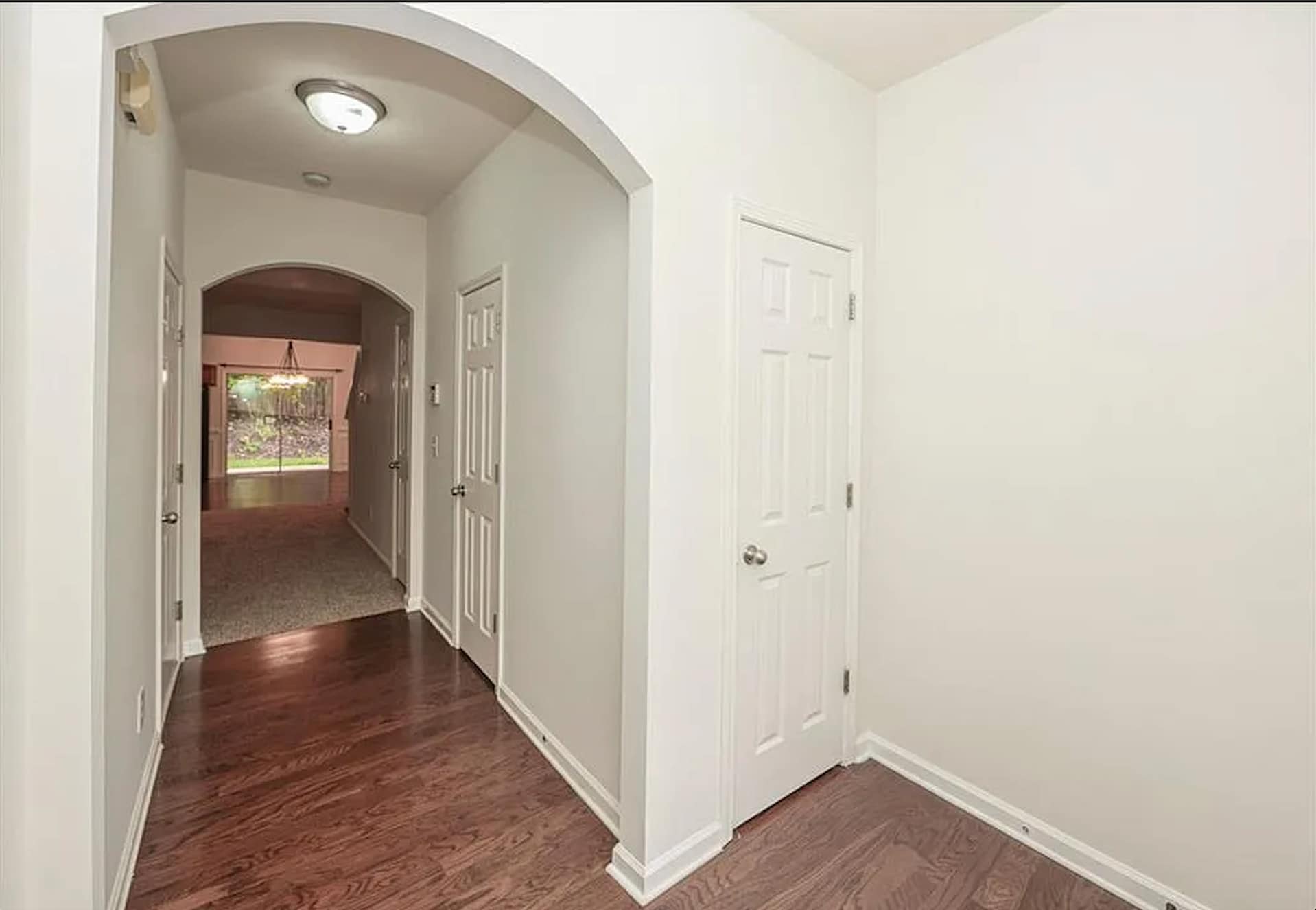 Entryway - 5260 Sherwood Way