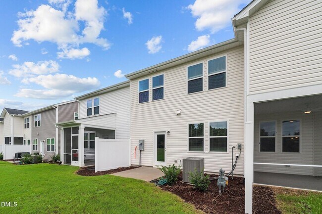 Building Photo - 45 Village Edge Dr