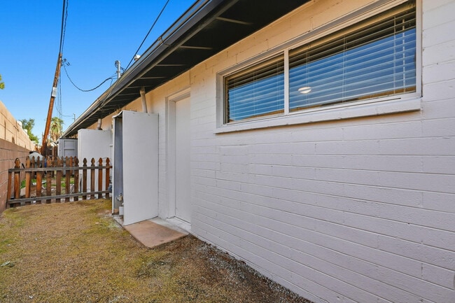 Building Photo - 4329 N Longview Ave