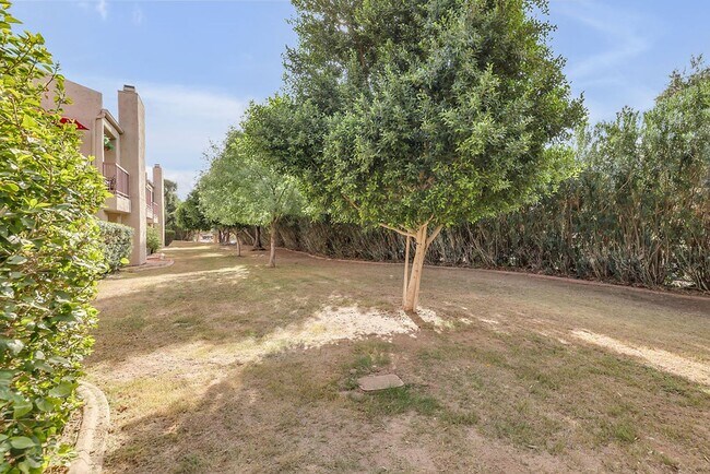 Building Photo - Charming 2-Bedroom, 2-Bath Condo in the He...