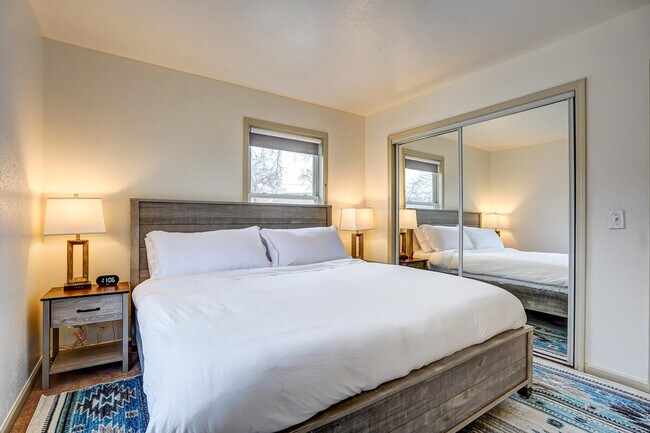 Building Photo - 5123 University Ave