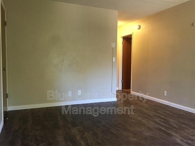 Building Photo - 346 Hickory St