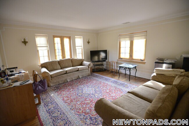 Building Photo - 17 Chestnut Hill Terrace