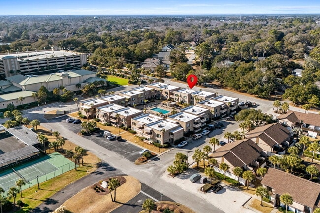 Building Photo - 10100 Lakeshore Dr