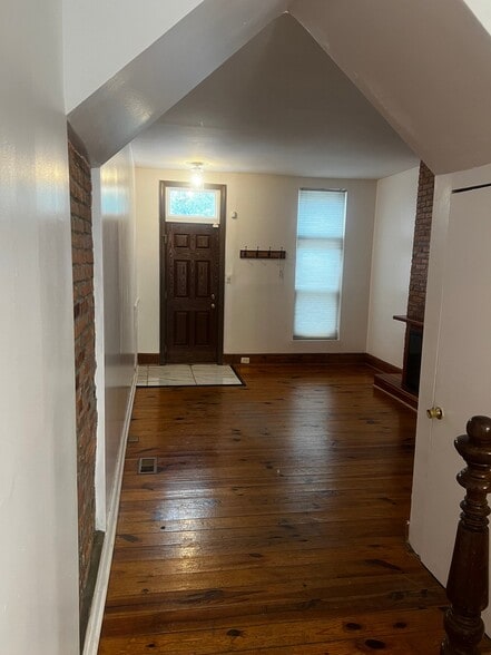 Building Photo - 2127 E Fairmount Ave